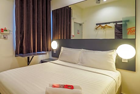 Double Room (Complimentary Parking & Scheduled Shuttle Service)