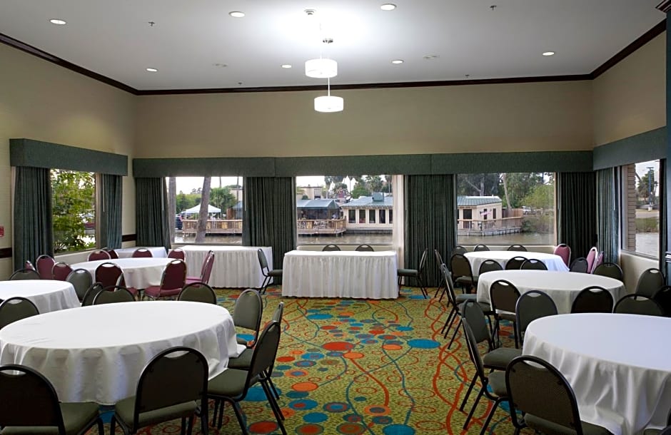 Holiday Inn Express Hotel and Suites Brownsville By IHG