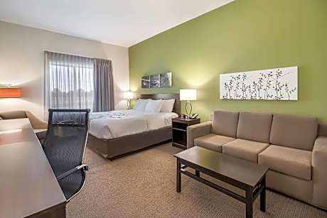 King Suite - Non-Smoking