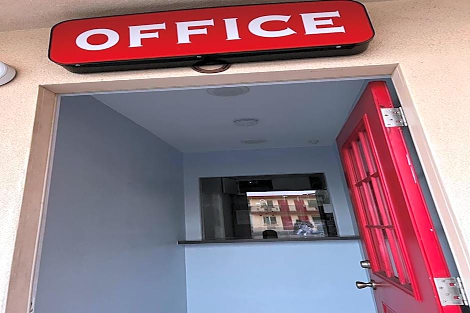 Premier Inn & Suites