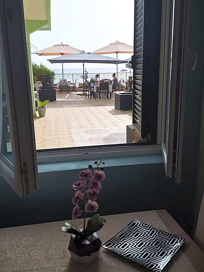 Montesan Luxury Apartment Beach Front