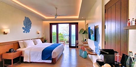 King Suite with Ocean View (Free Roundtrip Airport and Boat Trip) Transfer