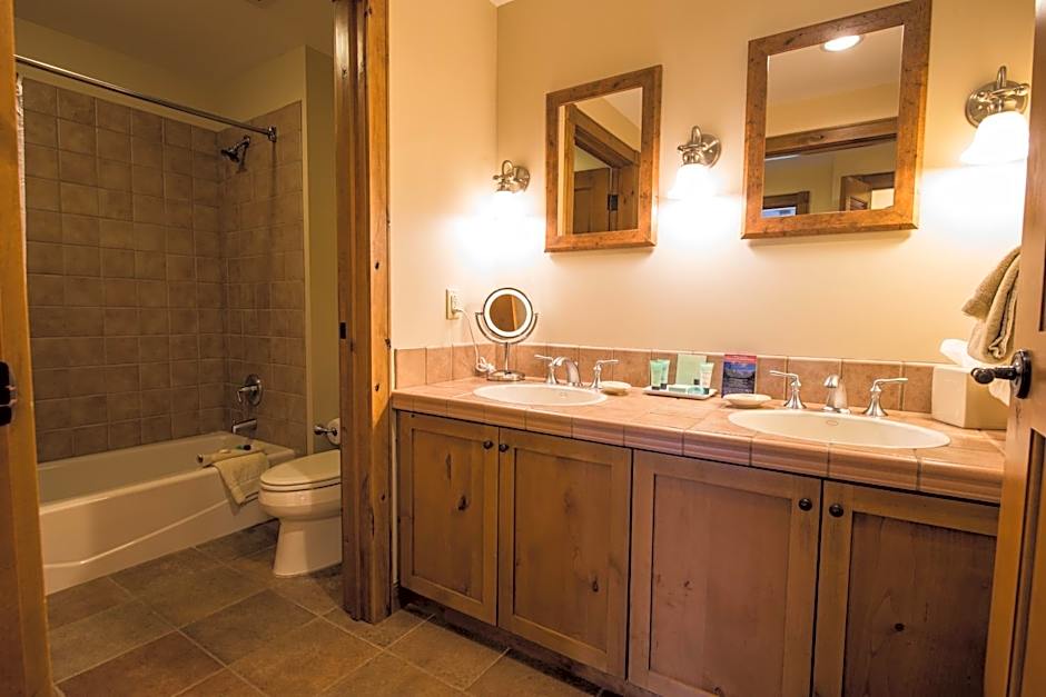 The Lodge at Mountaineer Square