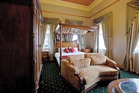 Deluxe King Suite with Spa Bath