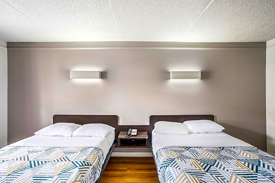 Motel 6 Dallas Market Center
