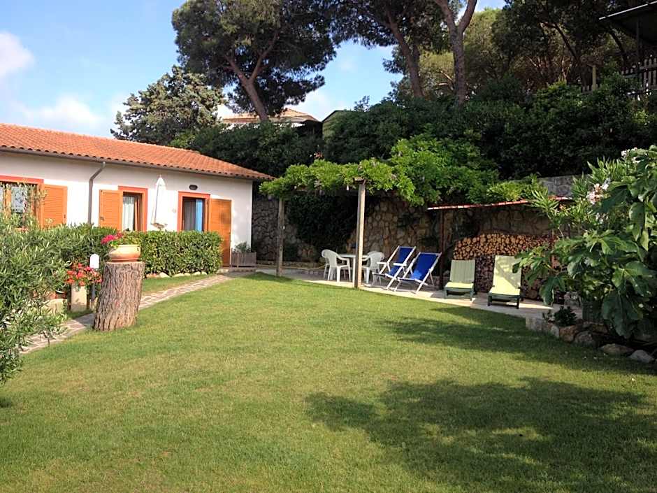 Apartment in villa 2 to 3 persons with large private garden