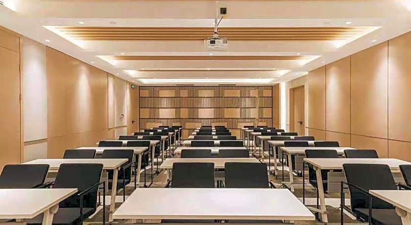 Atour Hotel (Yiwu International Trade City)