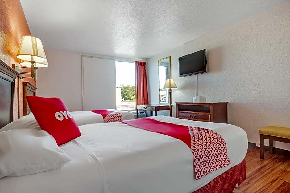 OYO Hotel Mona Lake Muskegon