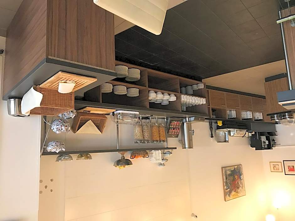 HB1 Budget Hotel - contactless check in