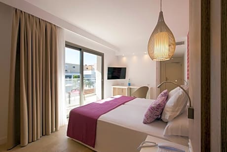 Superior Double Room (2 Adults + 1 Child)
