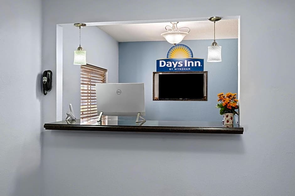 Days Inn by Wyndham Jamestown