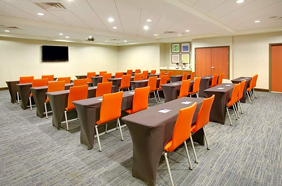 Holiday Inn Express Hotel & Suites Denton By IHG