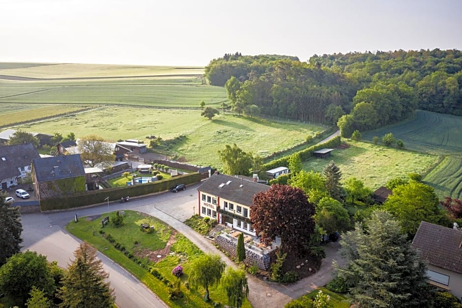 Landhaus vor Burg Eltz