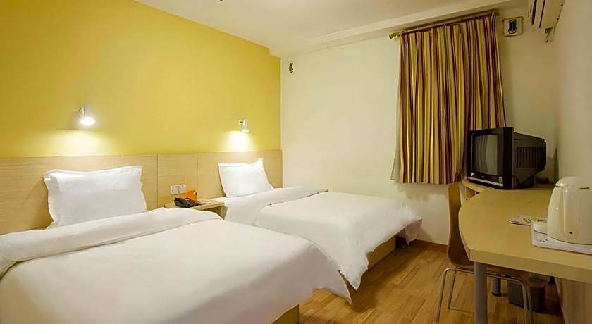 7 Days Inn Qingdao Liaoyang West Road Xinye Plaza Metro Station