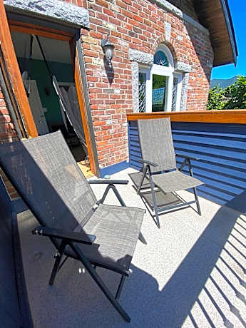 Deluxe Queen Room with Village View - Top Floor