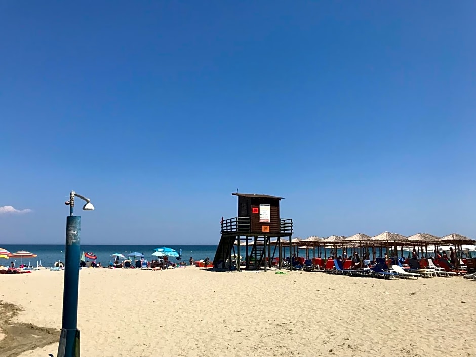 Aqua Beachfront Elegant Hotel by Ammos Hotels & Villas – Olympiaki Akti, IL