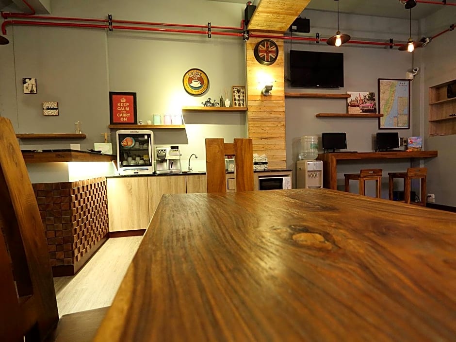 角舍背包客棧 -近火車站