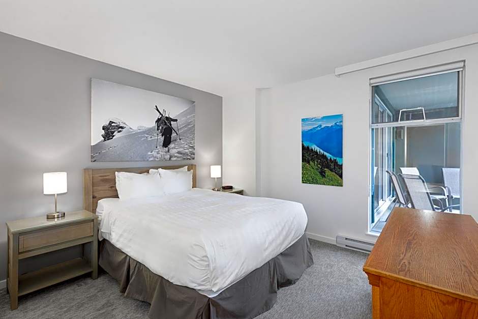 The Woodrun Lodge by Whiski Jack