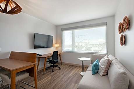 Conference King Suite with Sofa Bed