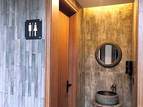 Yisu Impression Hotel (Ningbo Tianyi Square chenghuangmiao station)