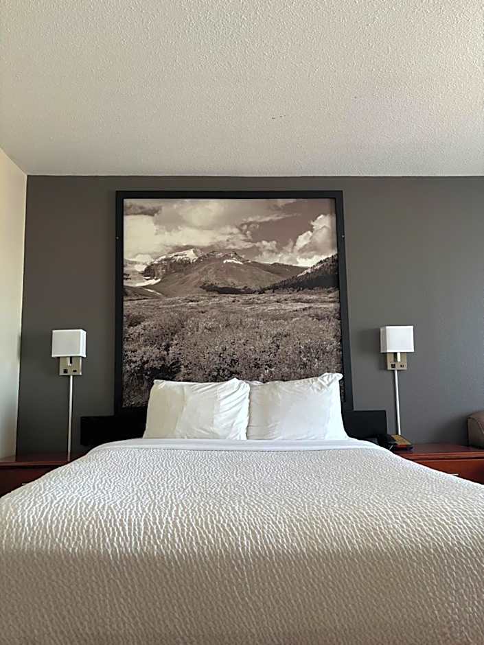 Super 8 by Wyndham Whitecourt