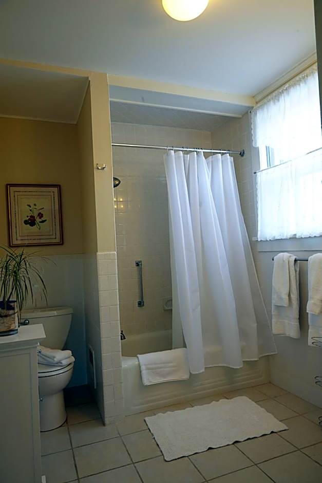 The Inn at Longshore