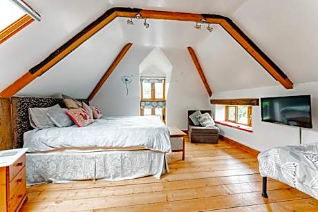 Triple Room with Private Bathroom