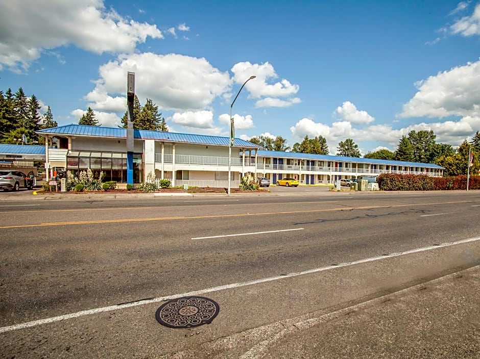 OYO Hotel Centralia - 2 mi from Providence Centralia Hospital