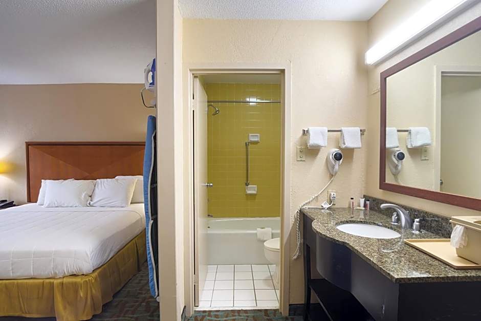 OYO Hotel Harriman near I-40