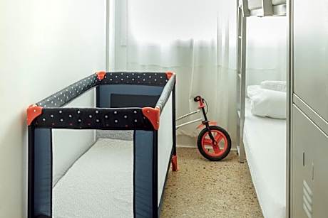 Quadruple Room with Private Bathroom