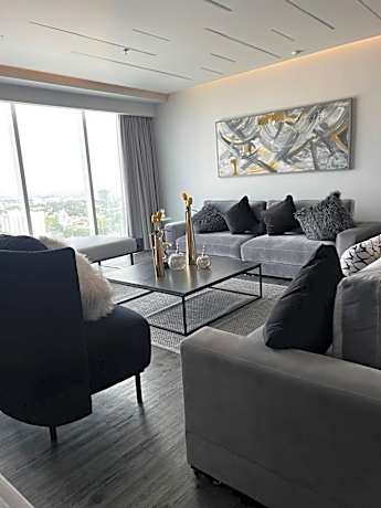 Deluxe King Suite