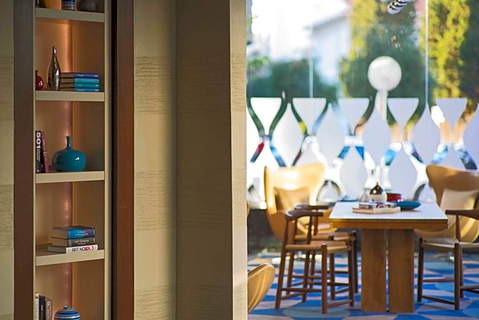 Renaissance by Marriott Izmir Hotel