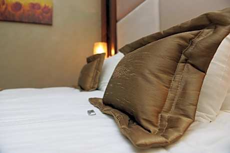 Family Room (2 Adults and 2 Children)