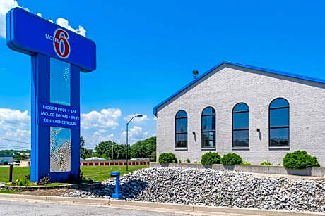 Motel 6-Richmond, IN