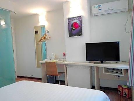 WH - Festival Theme Room