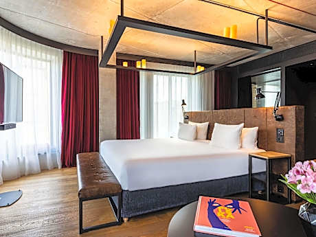 JUNIOR SUITE KING SIZE BED
