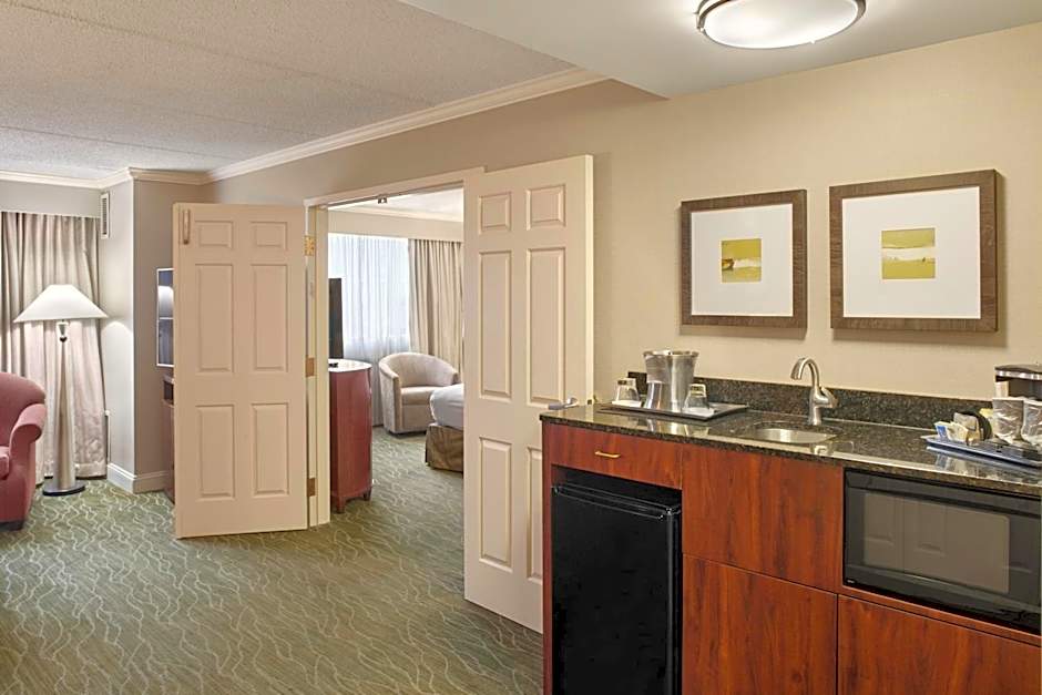 DoubleTree by Hilton Akron Fairlawn