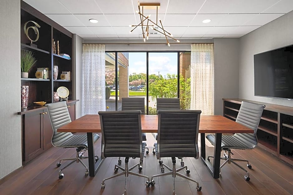 Crowne Plaza Providence-Warwick (Airport) by IHG