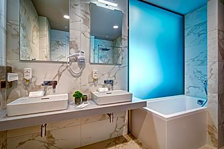 Deluxe Double Room with Bath