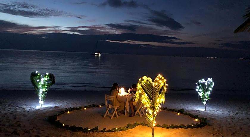 Sunrise by White sand dhigurah 