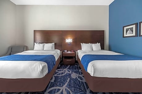 2 Queen Beds, Suite, Nonsmoking