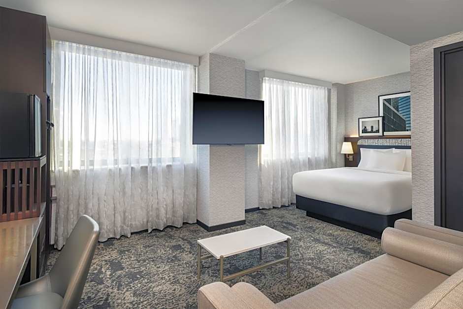 DoubleTree by Hilton Long Island City, NY