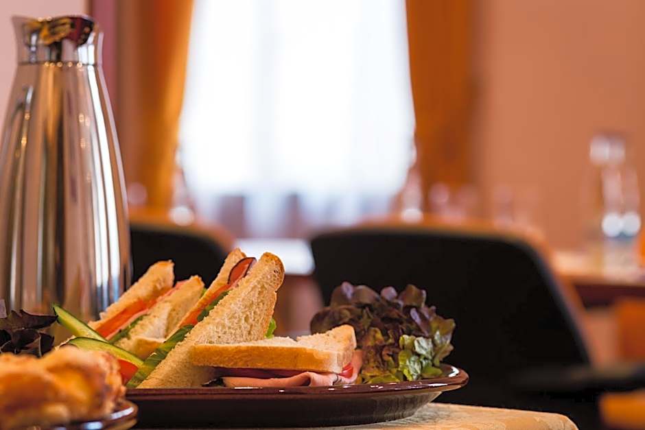 Hotel Selsky Dvur - Bohemian Village Courtyard