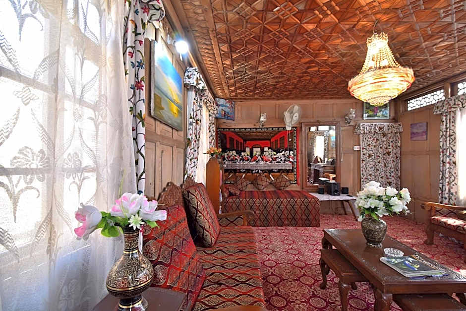 Golden Hopes Group of Houseboats