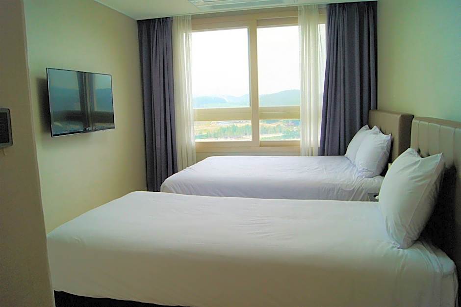 AM Hotel