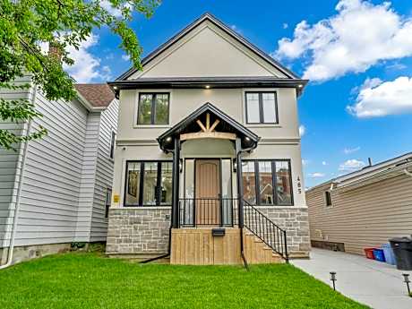 Stylish 2-Bedroom Apartment In Downtown Windsor