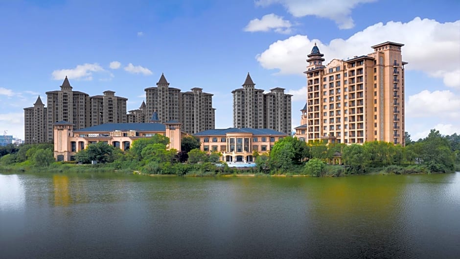 Suqian Shangyang Lake New Century Hotel