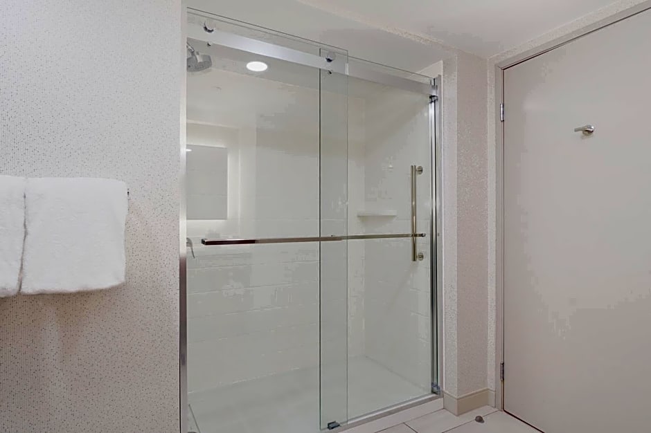 Holiday Inn Express & Suites Phoenix - Tempe, an IHG Hotel