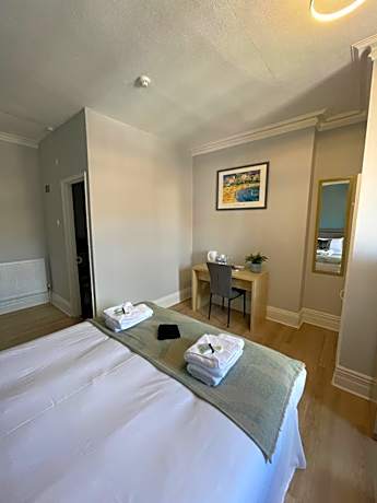 Deluxe King Room - Non-Smoking