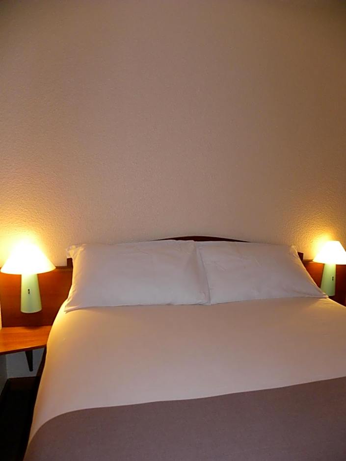 Photo 1 of 13 of Double Room